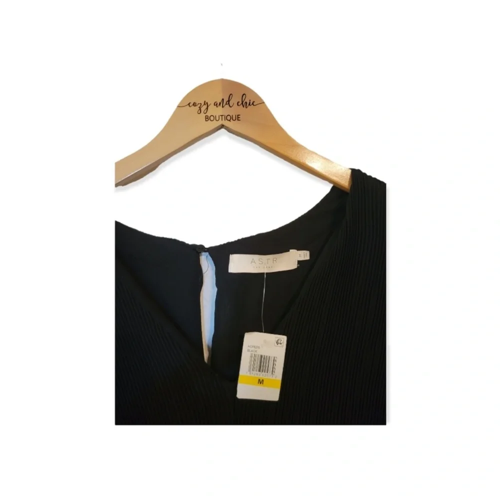 😍ASTR!  pleated blk romper playsuit size med NWOT - Picture 2 of 6